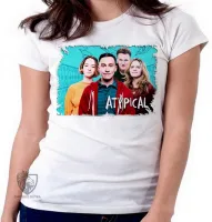 Baby look blusa Feminina Atypical seriado serie personagens - Foto 3
