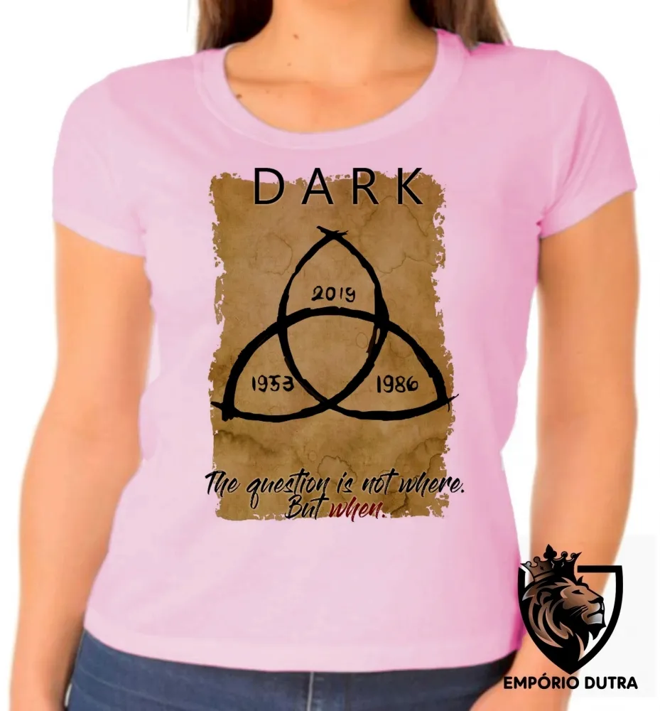Baby look blusa Feminina Dark the question is when Imagem