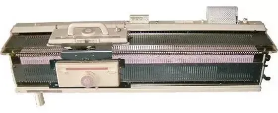 Máquina de Tricô Lanofix Nova Geração 260 Especial Para fios Grossos + Frontura (Semi Nova)
