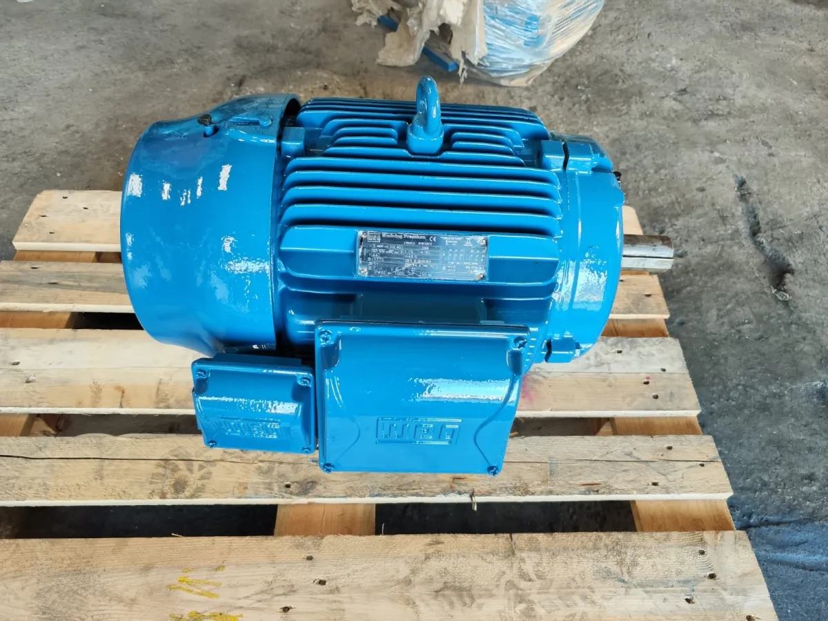 Motor elétrico trifásico WEG 40 CV 4 polos 440V - Cód. 77