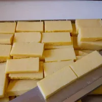  Cortador para:  Palha Italiana  Doce de Leite  Brownie  Polenta  Chocolate  Bolos  Barrinhas de cereais... BANDEJA DENTADA + LÂMINA - INOX 304  - Foto 4