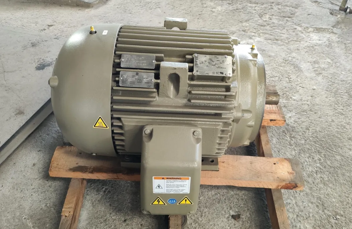 Motor elétrico trifásico GE 50 CV 2 polos 220V/380V SEM USO - C. 62