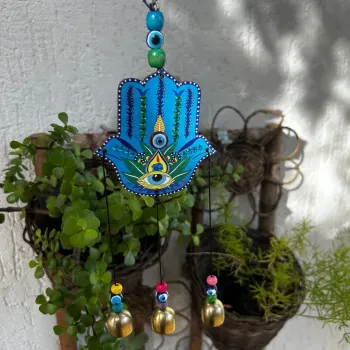 Amuleto Olho Grego Mão Azul com Sinos
