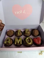 Caixa com 8 brigadeiros com Mensagem Secreta