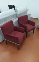 kit com 2 poltronas decorativa suede bordô com pés em madeira tabaco - Foto 4