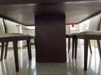 conjunto mesa de jantar triton castanho quadrada 1.60x 1.60 e 8 cadeiras off white - Foto 2