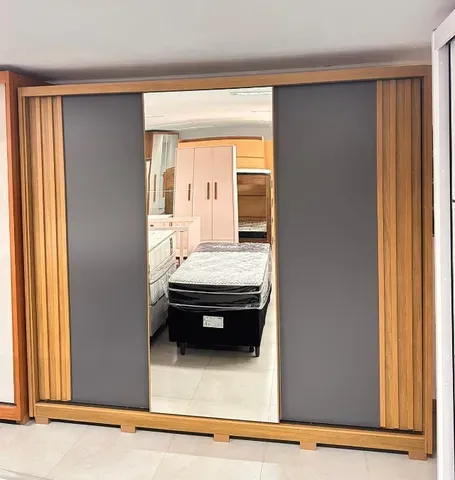 Guarda roupa casal com espelho