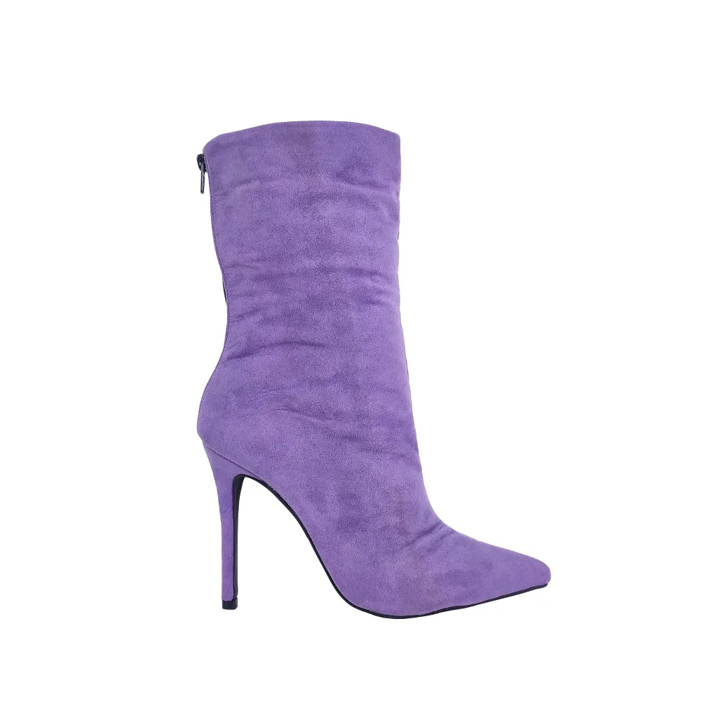 Ankle Boot Média Aisha Camurça Lilás com Numeração Especial em Promoção Imagem