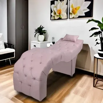 Maca Estofada para Clínica de Estética Facial com Capitonê Andressa Rosê Veludo Speciale Home