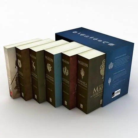 AS CRONICAS DE GELO E FOGO + O CAVALEIRO DOS SETE REINOS - CAIXA (PRODUTO USADO - MUITO BOM)