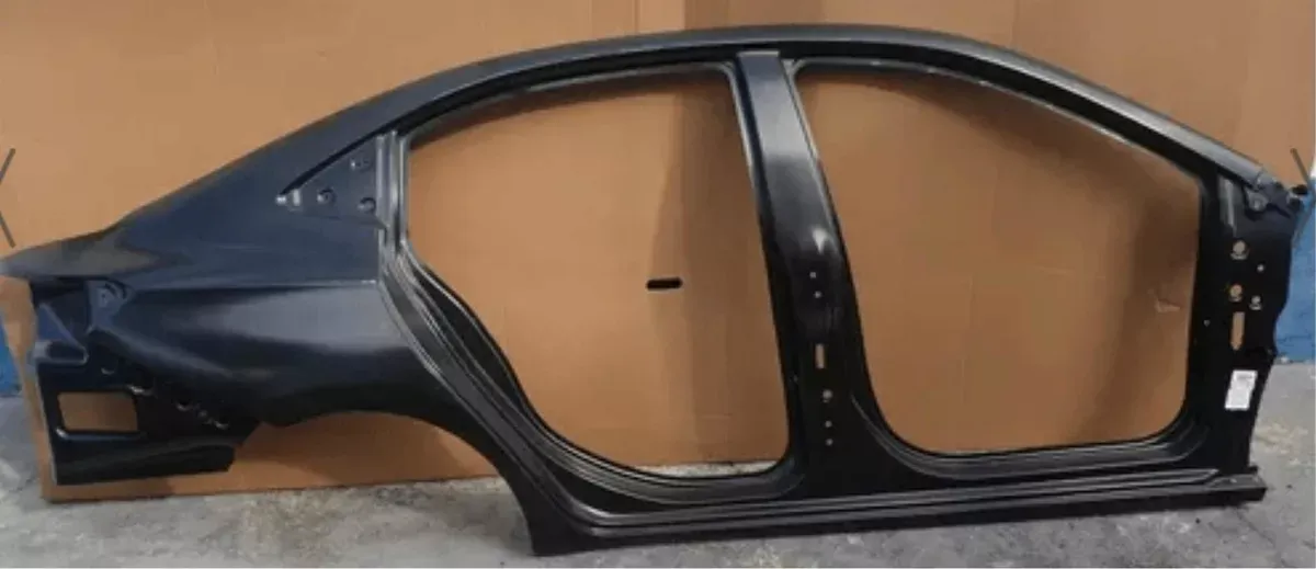 Painel Lateral Onix Sedan Plus Premier - 2020 2021 2022 2023 - Lado Direito