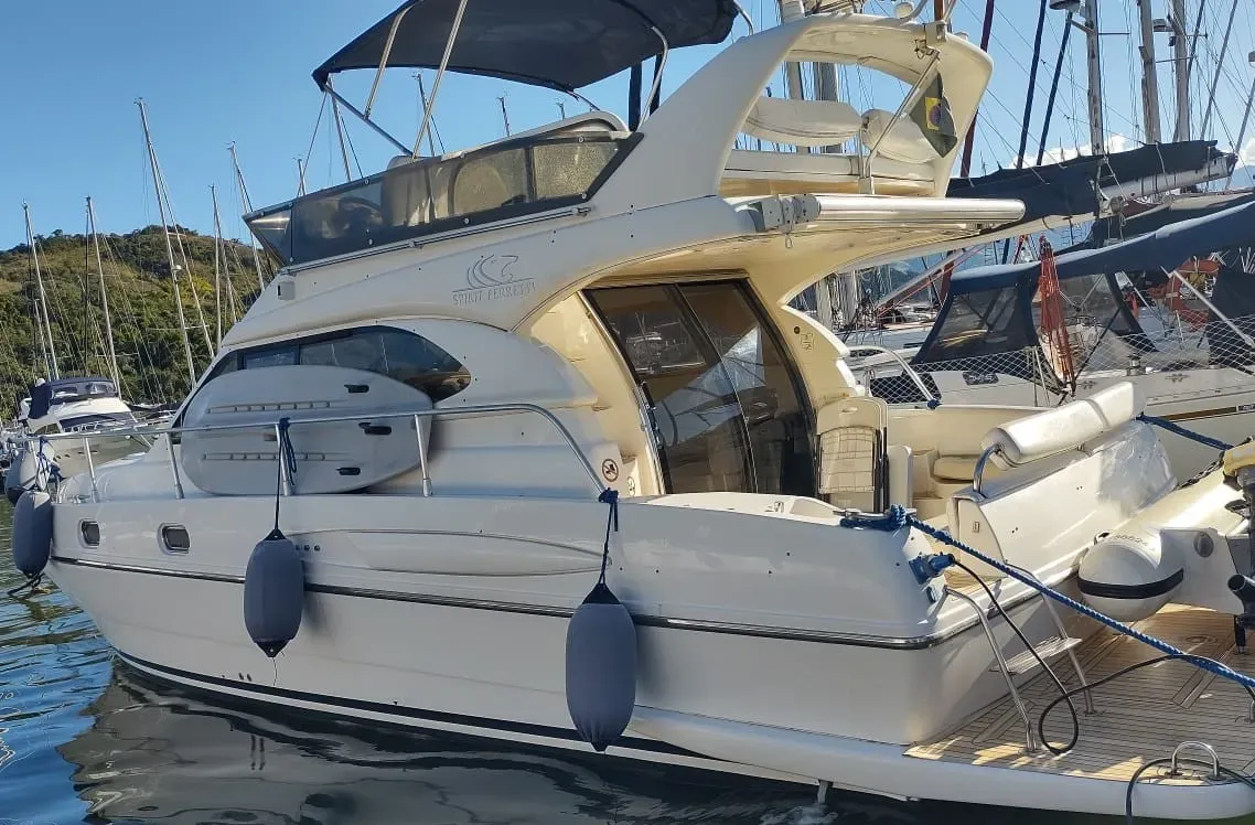 SPIRIT FERRETI – 38 PÉS - ANO 2005 (COM FLY) Imagem