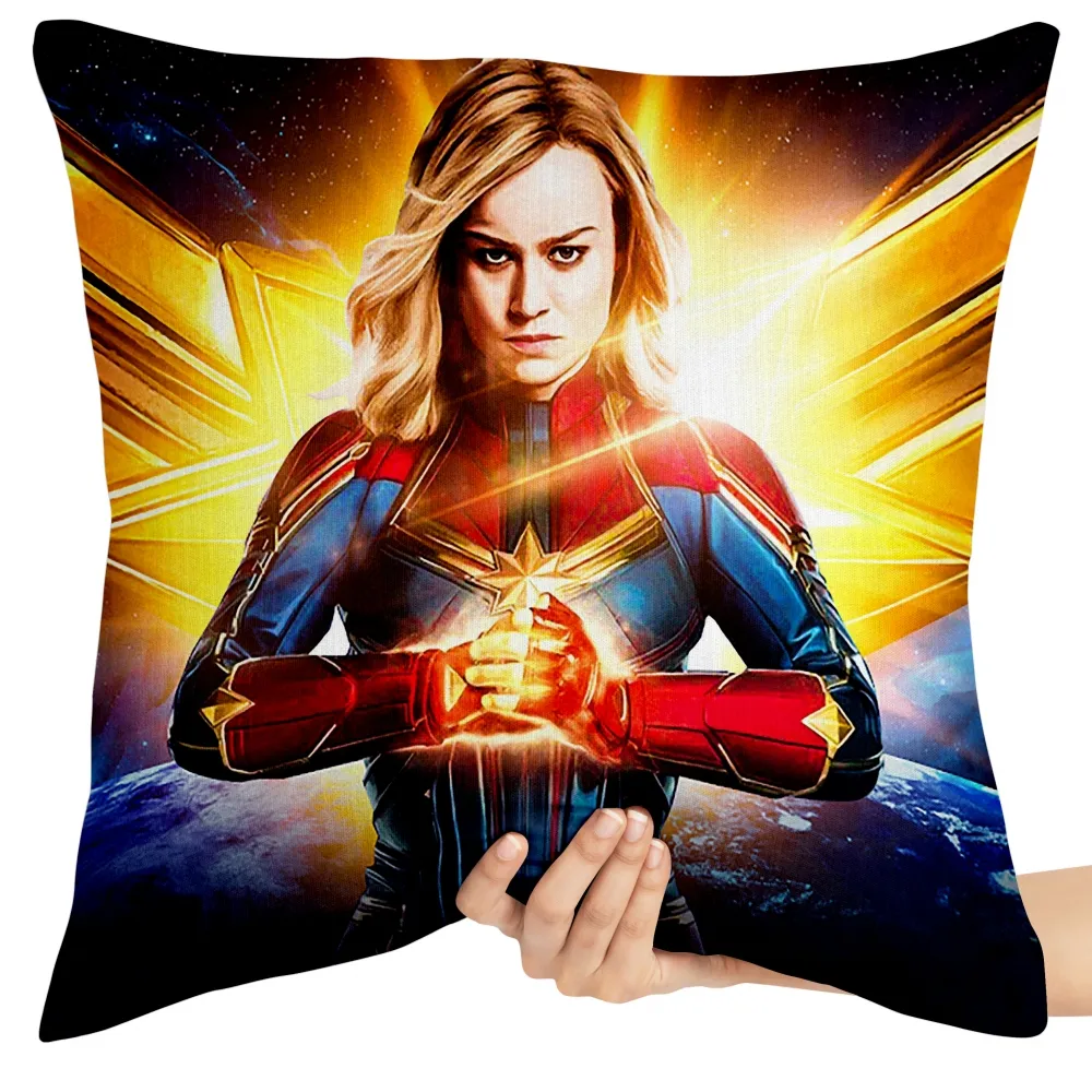 Almofada Capitã Marvel mãos