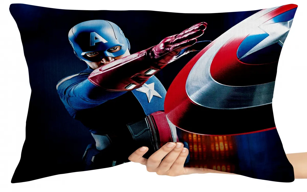 Capa de Almofada ou Travesseiro Capitão América jogando escudo