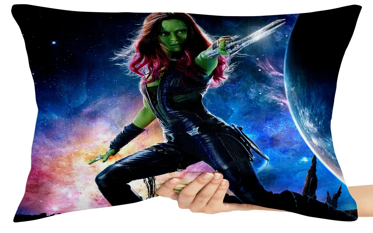 Capa de Almofada ou Travesseiro Gamora espada Imagem