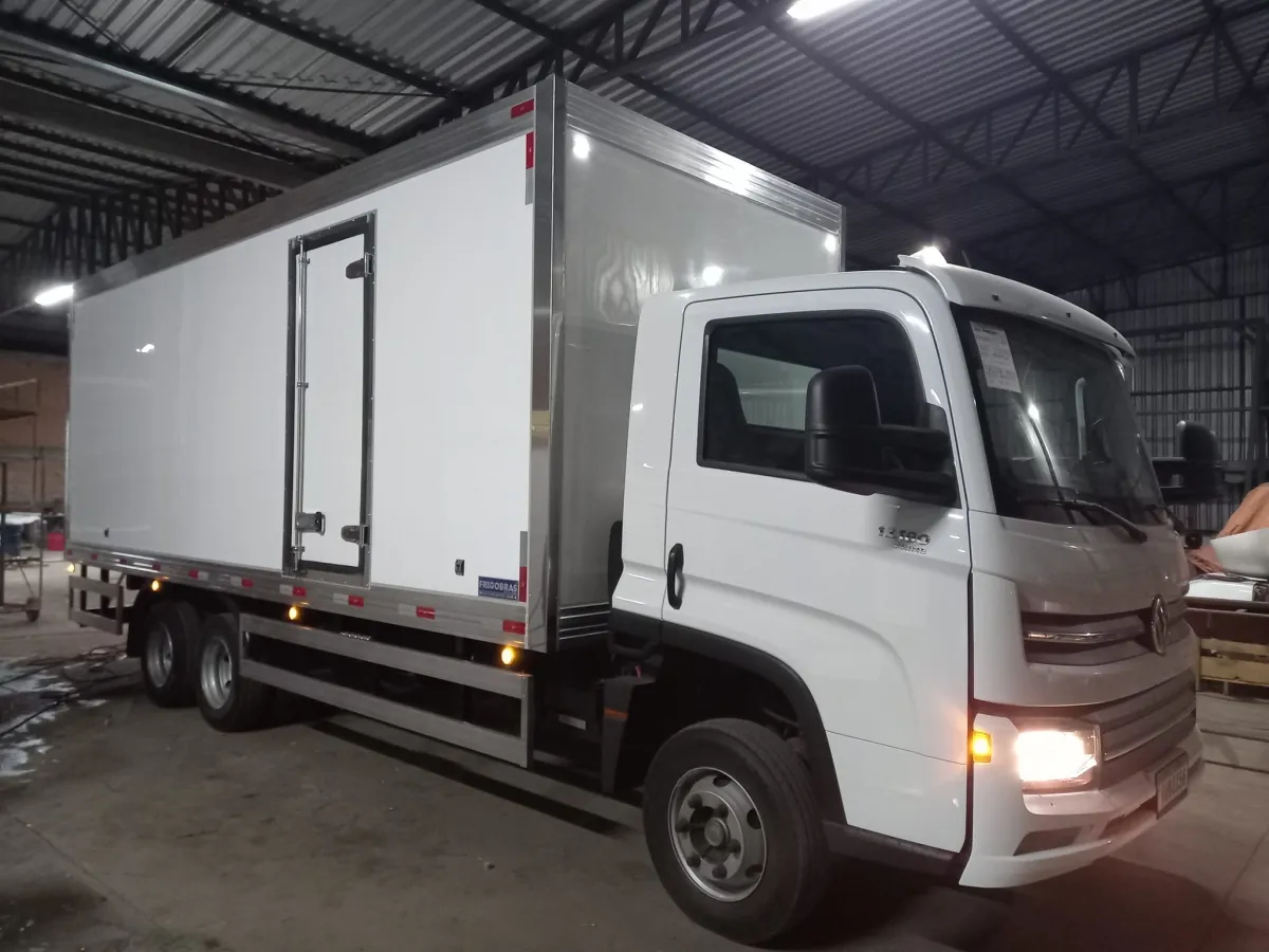 Ref BFP 520 Baú frigorífico 3/4 Imagem