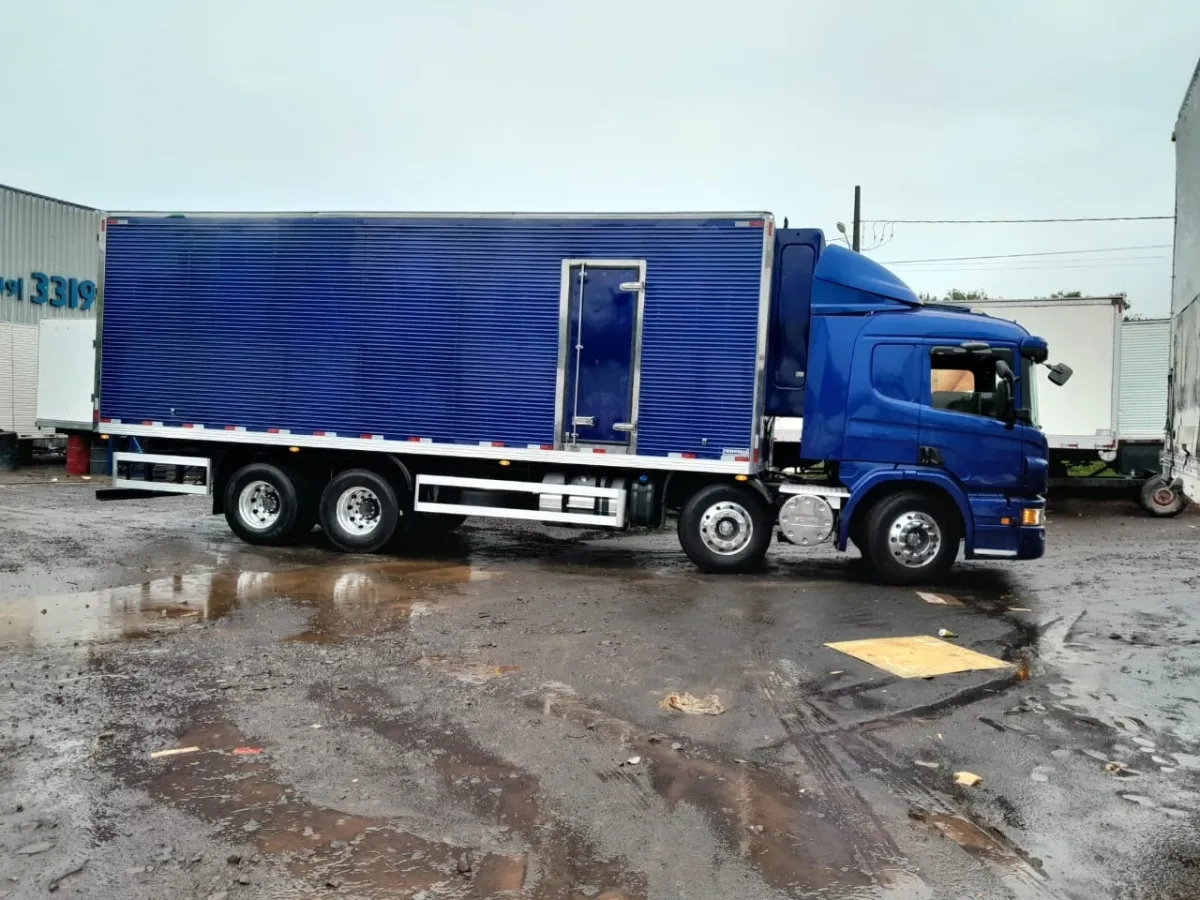 Ref BFG 950 Baú frigorífico B truck gancheiro 18 paletes metálico 