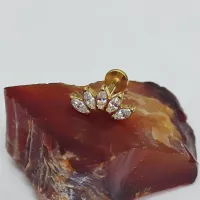 Labret Cluster em Titânio PVD DOURADO  com 5 Pedras Navete 1.2mm - TIT23 - Foto 2