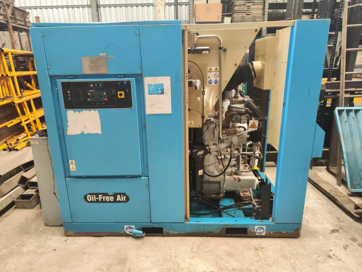 SOMETAL - Compressor de Parafuso Ingersoll Rand ano 2012 100 cv
