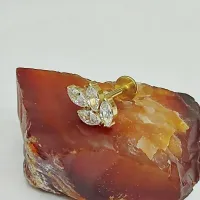 Labret em Titânio  PVD DOURADO 1.2mm - RAMO 4 Folhas com Pedras - TIT10 - Foto 2