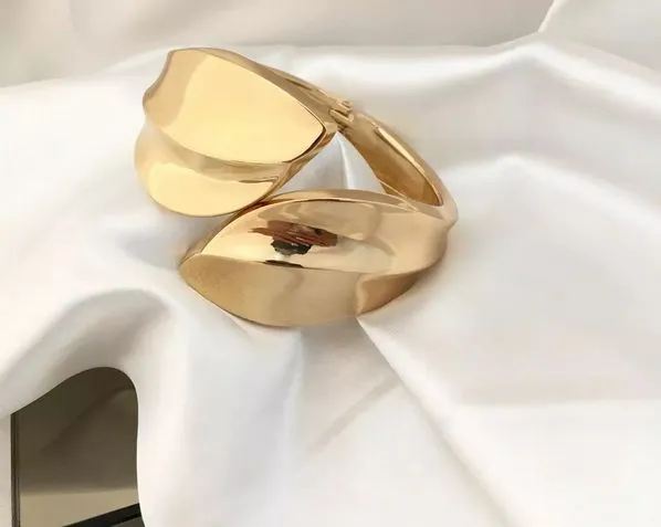 BRACELETE FOLHA, ANTIALÉRGICO, BANHADO A OURO 18K