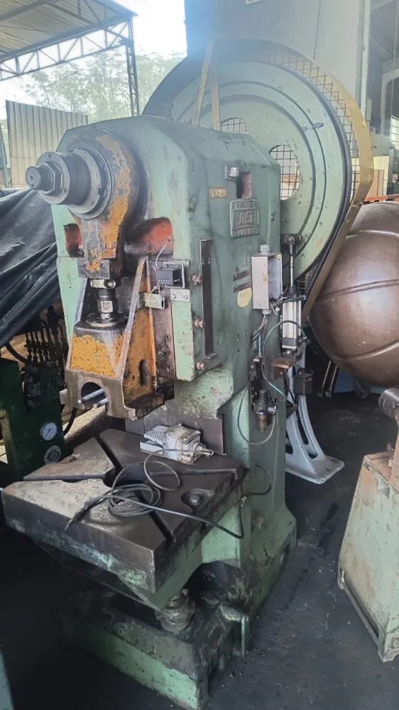 Prensa Excêntrica 40 Toneladas marca MSL com acionamento pneumático 