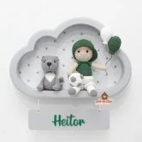 Menino com Pet e Bola de Futebol - Nuvem M Colorida - Porta Maternidade - Foto 2