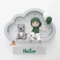 Menino com Pet e Bola de Futebol - Nuvem M Colorida - Porta Maternidade - Foto 4