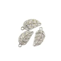 pingente folha 12 strass 