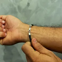 Bracelete de couro com terminais e fecho de prata - PUB100 - Foto 2