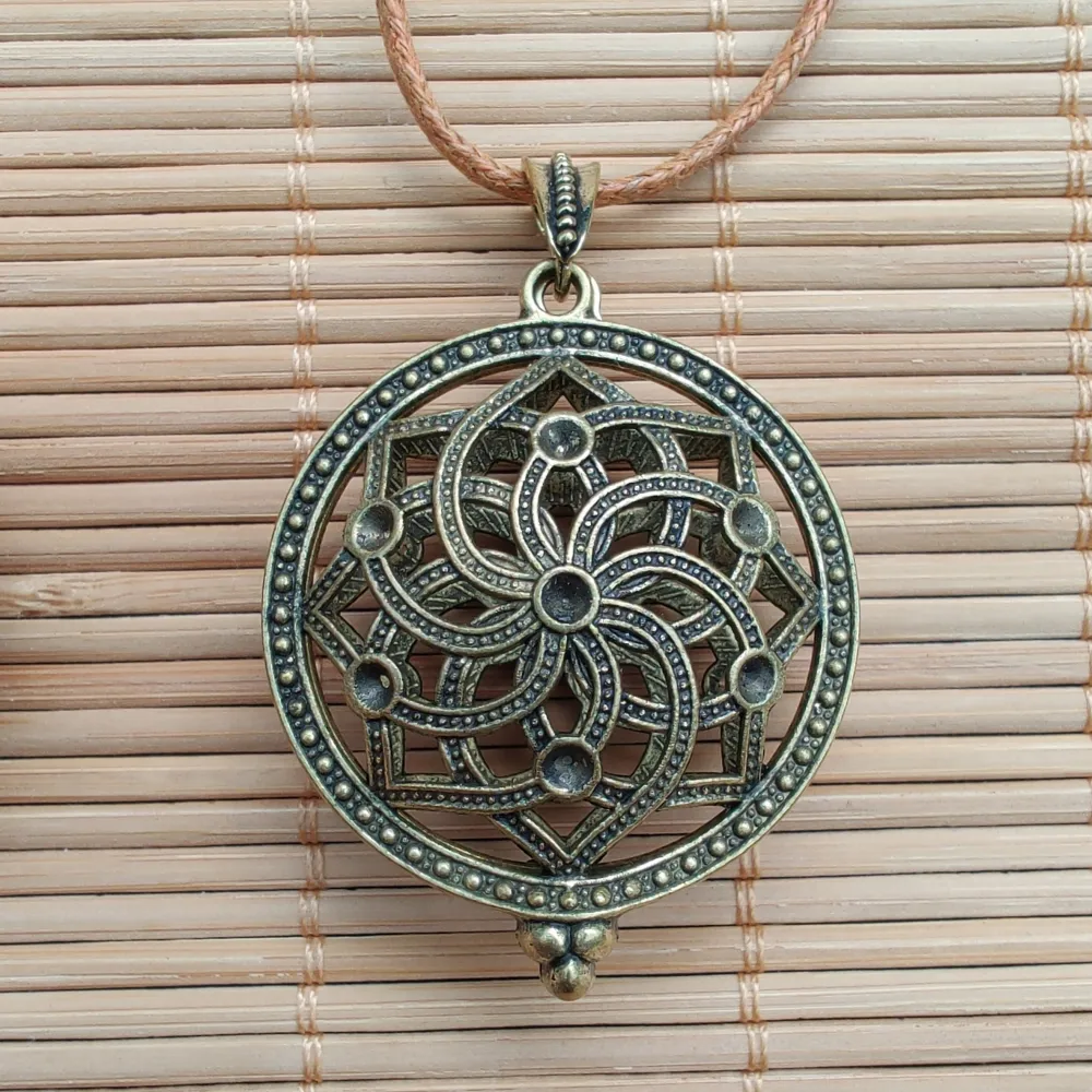 Colar Difusor Pessoal Relicário Para AROMATERAPIA MANDALA OURO VELHO - V123 Imagem