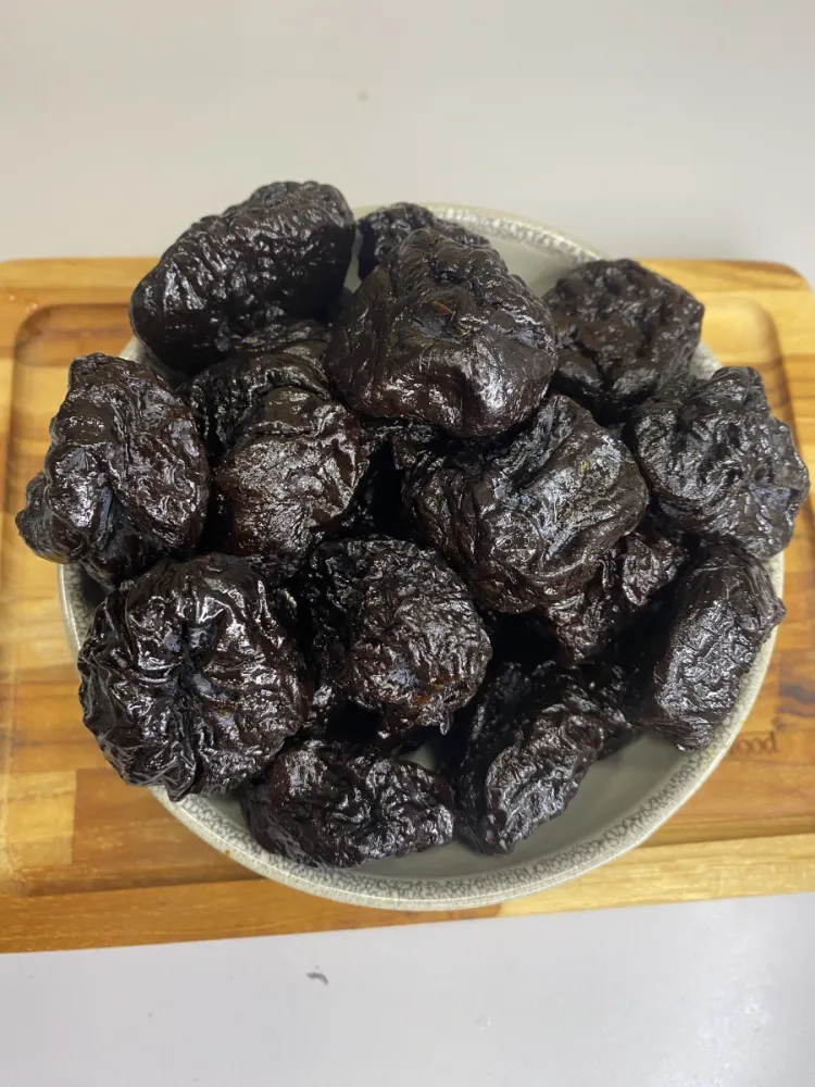 AMEIXA PRETA COM CAROÇO CHILENA 200g Imagem