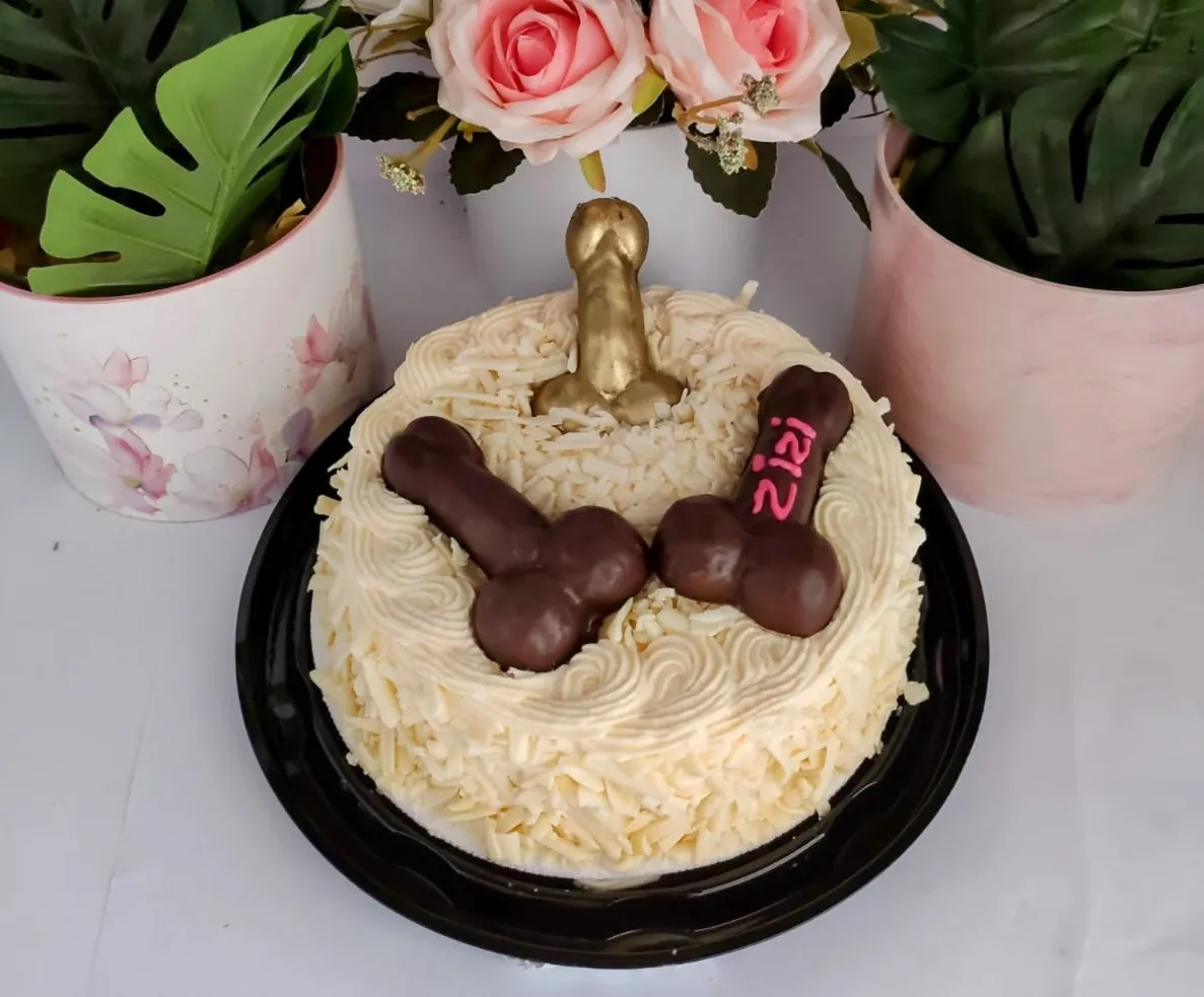 Mini Bolo Erótico com 3 Penis 8 cm