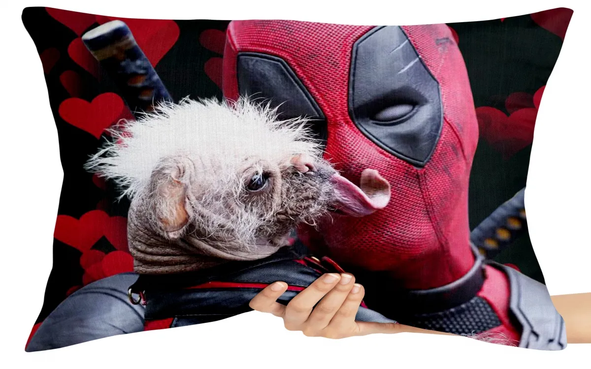 Capa de Almofada ou Travesseiro DeadPool e Peggy