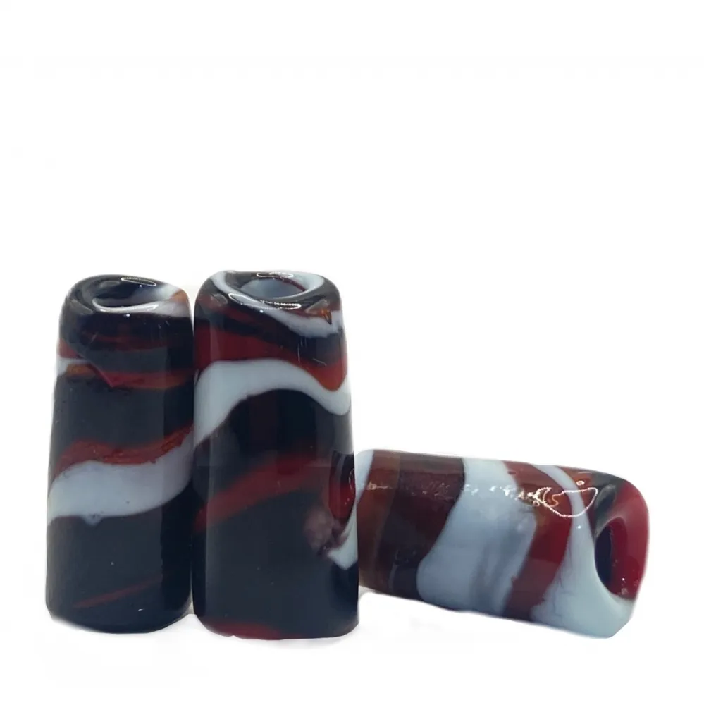 Firma de murano listrada preto vermelho e branco