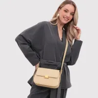 Bolsa Box Transversal Malú em Couro Amarelle - Foto 3
