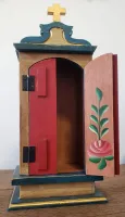 Lindo  Oratório  Em Madeira Pintado A Mão Estilo Barroco 33 X 16 cm - Foto 4