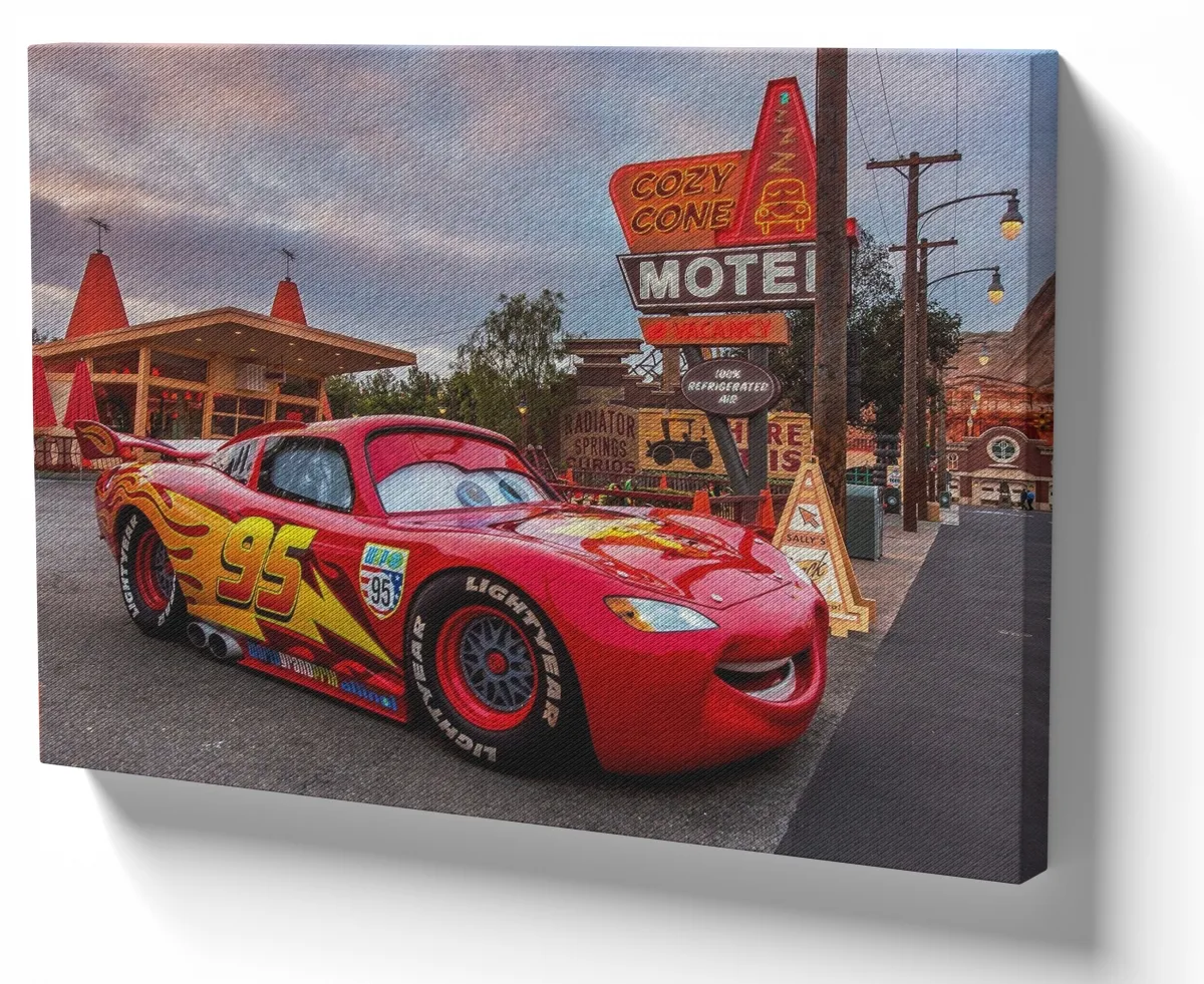 Quadro decorativo tela McQueen Cozy Cone