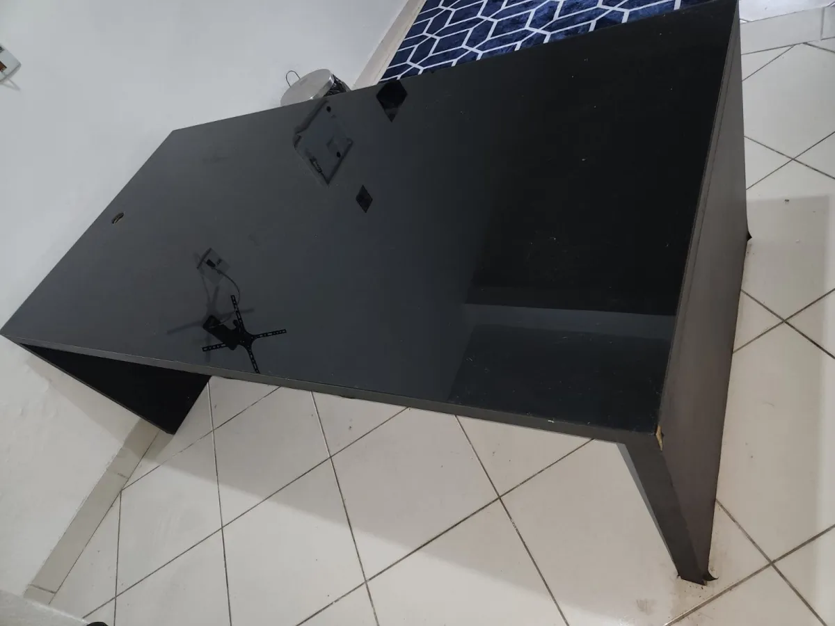 Mesa de Escritório - Preta com Vidro - Produto Usado