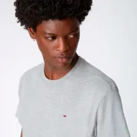 Camiseta Tommy Hilfiger Essential V-Neck Masculina  - Foto 7