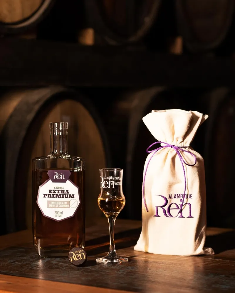 Cachaça Extra Premium  Envelhecida em Carvalho Rein 700ml