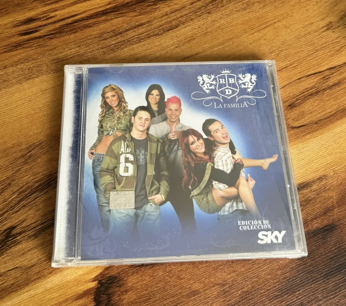 Cd La Familia - RBD - edição de colecionador  Imagem