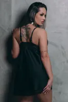 CAMISOLA EM CETIM COM FENDA NA LATERAL - Foto 4