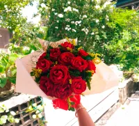 Buquê com 12 Rosas vermelhas  personalizado com foto