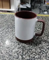 CANECA CERAMICA 325ML BRANCA ALÇA SFT BASE SILICONE INTERNA ALÇA COLORIDA - Foto 3