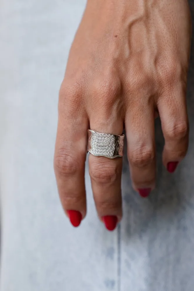 Anel orgãnico cravejado 