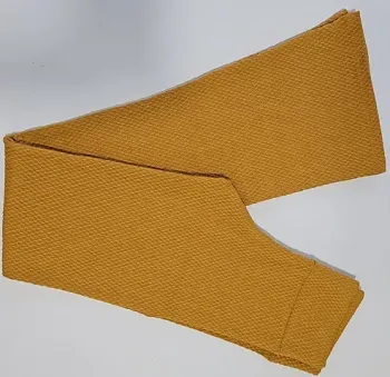 CALÇA FLARE EM TECIDO PIQUET/COLMEIA - AMARELO MOSTARDA - Foto 2