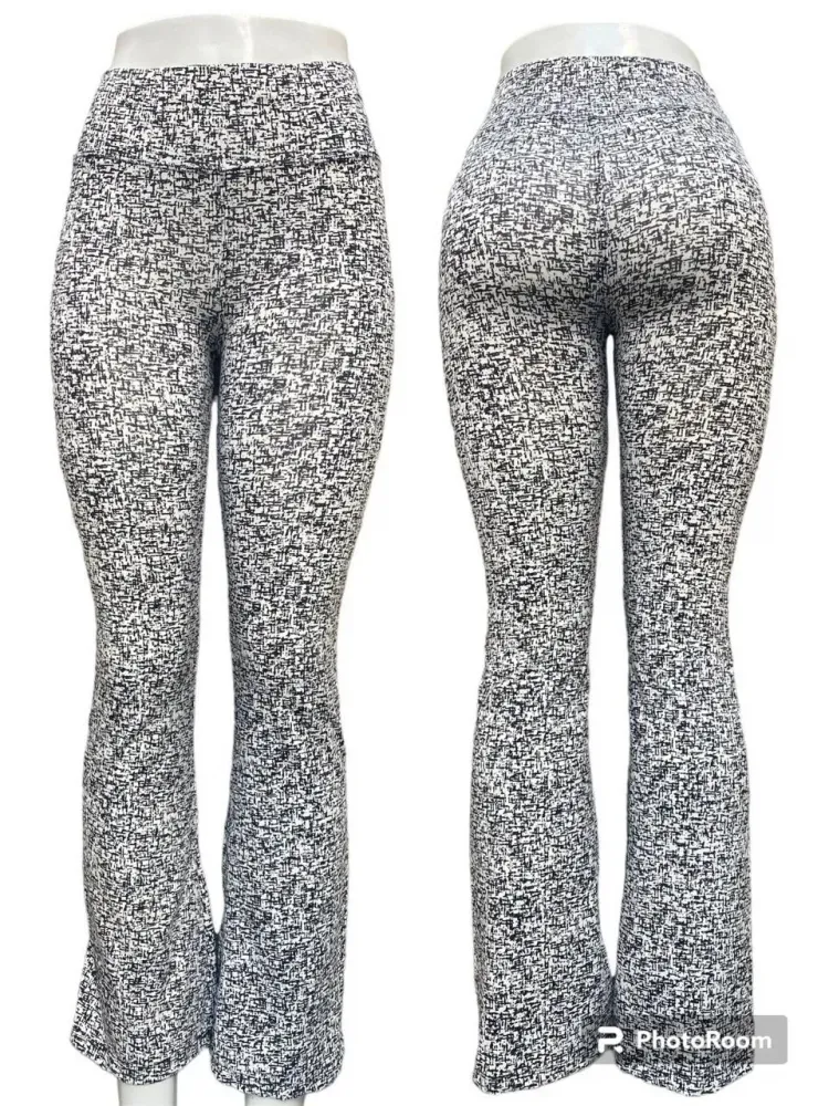 CALÇA FLARE EM TECIDO SUPLEX - ESTAMPA RENDADA BRANCA