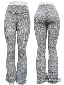 CALÇA FLARE EM TECIDO SUPLEX - ESTAMPA RENDADA BRANCA