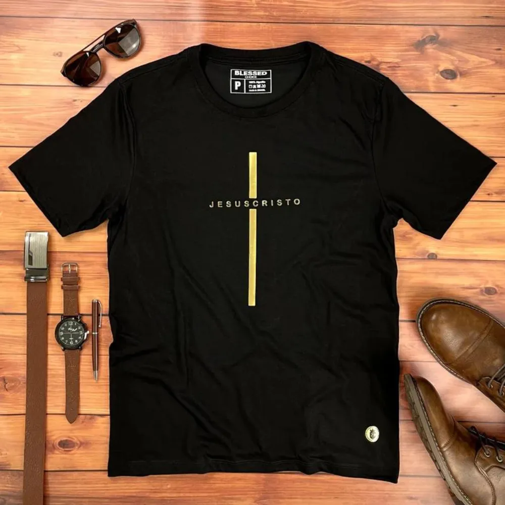 Camiseta Masculina Preta Cruz Dourada Jesus Cristo